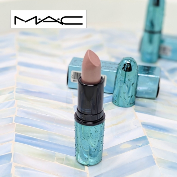 Limited Edition MAC Alluring Aquatics Frost Lipstick Pet Me Please-Nude metallic - Picture 6 of 14